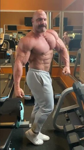 Moustache bodybuilder - Muscle checking #bodybuilding #bodybuilder #fitness #muscle