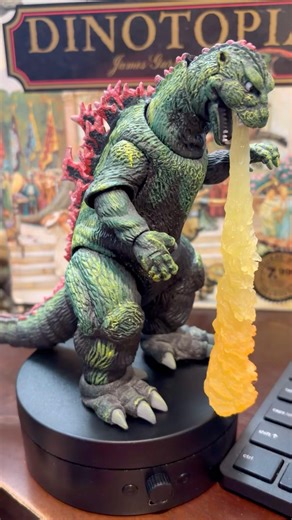 Classic Poster Godzilla (1954) Figure by NECA #godzilla #gojira
