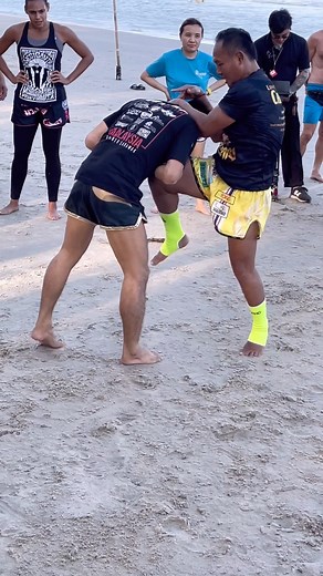 Stuart Tomlinson on Instagram: "Some more outstanding coaching here with the phenomenal Muay Thai legend that is @saenchaithailand from my recent time at the inaugural Amazing Muay Thai festival in Hua Hin, Thailand. I was kindly invited to attend the event by @muaythaiholidays (who was one of the main organisers in conjunction with @wbcmuaythai and @fanclubthailand). In this clip, taken during one of his brilliant seminars on the beach during the event, he goes over one way he likes to set up t