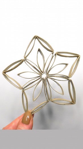 Super Easy Paper DIY Star 🌟 #christmas #xmas #christmasstar #paperstar #christmascraft #diy #craft #star #estrella | Day with DIY