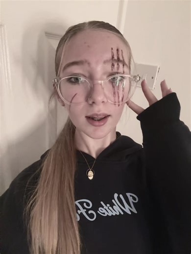 evie (@.evie.louise)’s videos with original sound - ellzlyrics★