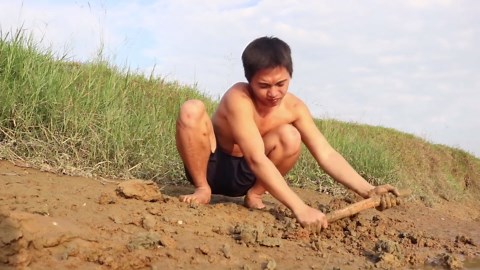 Unique Fish Trapping System Using Bamboo - Catch Fishing Using Duck Eggs