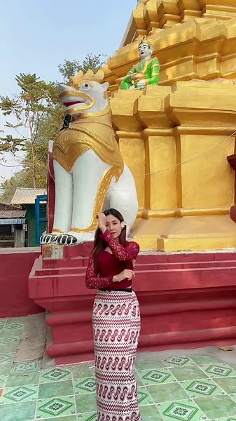 Stunning Myanmar Traditional Dress Showcase