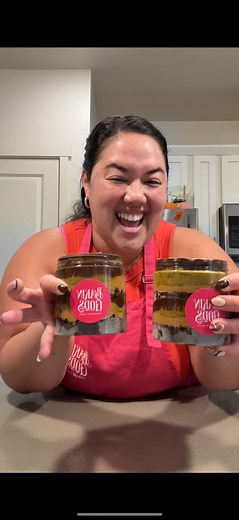 OMGGG! Ya está disponible el Dubái chocolate cake jar en la web 😍😍😍 www.bakingods.com 💖💖💖@bakingods #dubaichocolate #peruvianstyle #peruanaenusa #bakingods #peruviantaste #peruviandesserts #postresperuanos | Andrea Cevallos