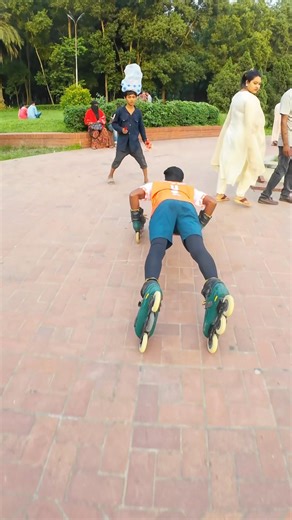 skating studnts Don't try it whuitut any training#skating #skateboarding #skater #skatelife