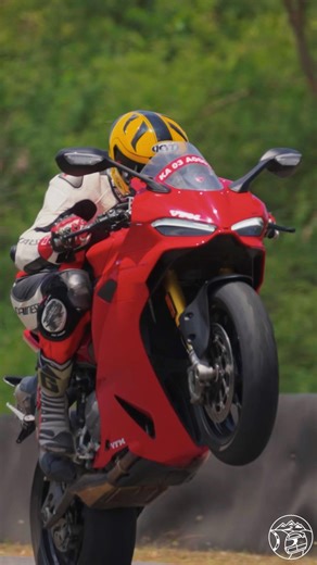 2026 Ducati Panigale V2S powered by Shell