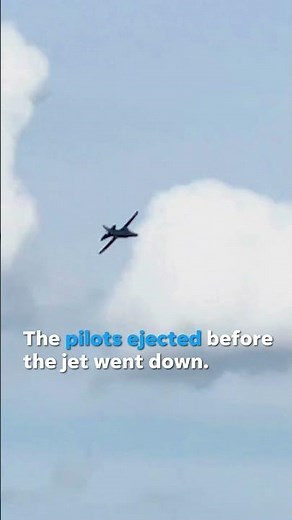 Video shows pilots ejecting as jet crashes during air show #Shorts
