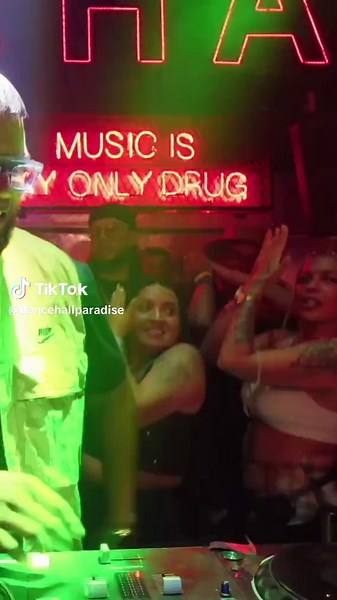 ¡Baila al máximo con DJ Sebb en Bogotá!