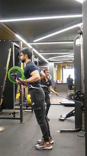 You should watch this to make your INCLINE CABLE BICEP CURLS more Effective ✅