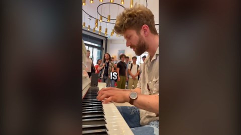 A public piano performance turns into an interstellar duet
