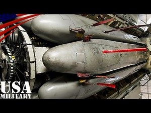 B-52爆撃機の爆弾倉 核ミサイル(AGM-86)搭載 回転式ランチャー