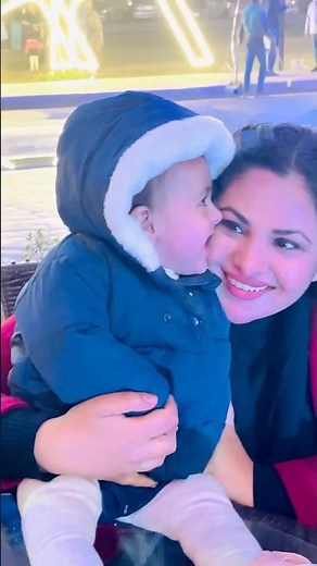 💋 Adorable Baby Gives Sweet Kiss to Mommy 😍 | Heartwarming Mother-Daughter Moment #shorts