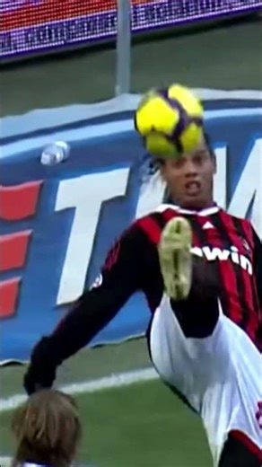 Ronaldinho: L'arte del calcio che incanta il mondo #shorts