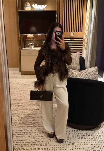 The perfect Satin Pant 🤍 there’s so many ways to style these! They are so comfortable yet so chic @April Seven Studio #fashiontrends #outfitinspo #outfitideas #easyoutfits #styleinspo