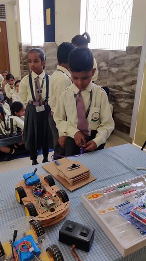 Robotic workshop in Primary school | Fadhel Mahdi