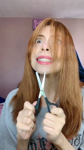 Chicas con Flequillo: Estilo y Humor de Personajes