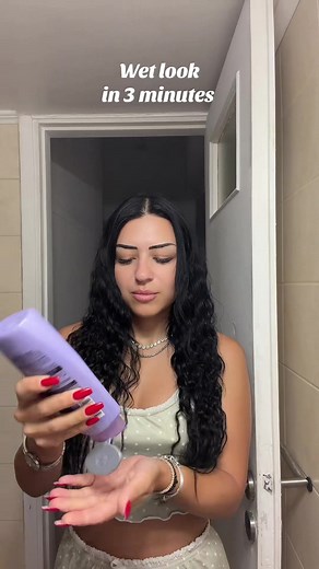 Wet look in 3 minutes: 3-step hair routine