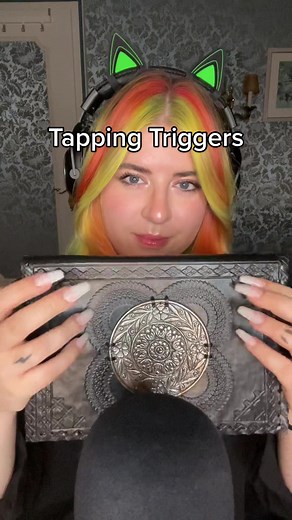 I totally forgot to post this a while ago 🫢 #asmr #germanasmr #asmrdeutsch #asmrtappingsounds #10triggersin60seconds #tappingtriggers #asmrtapping #asmrtappingtriggers #asmrforsleep