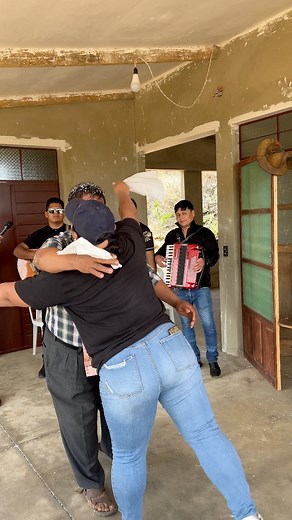 Último video de cumpleaños del señor Toledo López junto con sus hijas #revecafilms #viralreelschallenge #viralvideochallenge #revecafilms #Bolivia #baile #Bolivia #felizdia #Aiquile #Aiquile | Reveca Films