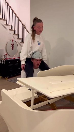 Benson Boone and Claire Boone Perform 'Sugar Sweet'