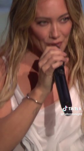 @hilaryduff sings to us tonight! ✨🎤 #FallonTonight #TonightShow #HilaryDuff #LizzieMcGuire #JimmyFallon