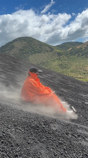 NICARAGUA THROUGH MY EYES Another off-the-radar, underrated country checked off my travel list — and another story I’ll remember with so much joy 🌎 Nicaragua is a land of volcanoes, lush green valleys, lakes, jungles, and incredibly kind, warm-hearted people. It feels like the place itself wraps you in a hug, inviting you to explore every single path. You won’t find luxury resorts, skyscrapers, or massive shopping malls here. This country captivates you in a completely different way 🙌🏻 What y