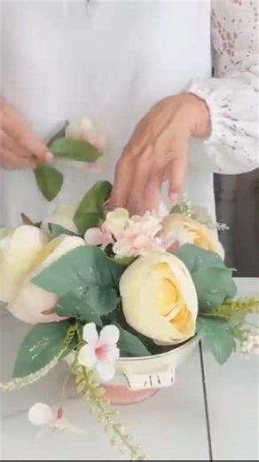 Let’s make an easy floral centerpiece using a vintage bowl, foam and florals! Happy crafting! 🌸🌷 | Olivia's Romantic Home DIY
