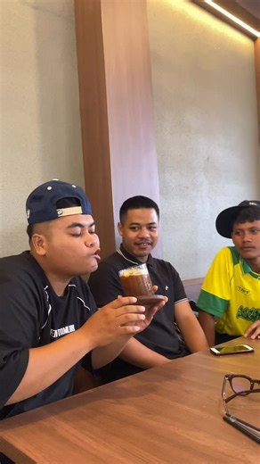 Teguh Senopati on Instagram: "Aneh aneh wae dunia 🤪"