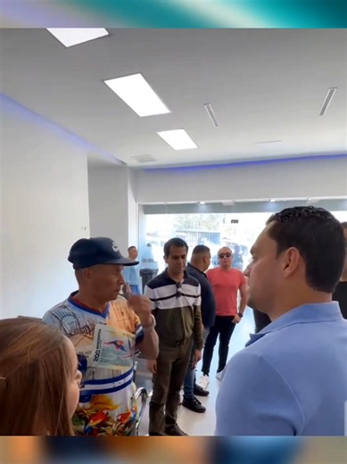 🇭🇳🇸🇻 A FORTALECER LA COOPERACIÓN LEGISLATIVA 👥️ Este dia el Presidente del poder legislativo @Tommy Zambrano Molina desde la aduana terrestre El Amatillo saludando a personas que se encuentran en la zona, mientras se dirige a una importante visita a la republica de El Salvador a reunirse con el Presidente de la a Asamblea Legislativa del hermano pais Ernesto Castro. #honduras #elsavaldor #parati #popular #tommyzambrano