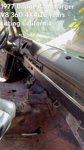 Quick view of 1977 Dodge Ramcharger 360 V8 4X4 look inside after 28 years nap
