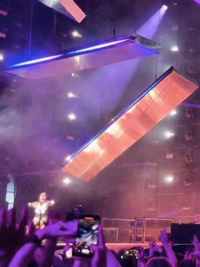 Starlight, from Muse's 2006 album, Black Holes and Revelations, from their concert at the 3Arena, Dublin, on September 27, 2023. If you prefer your videos in widescreen, head on over to @davidlovesrock247 on YouTube. #davidlovesrock #hardrock #muse #MuseRockBand #mattbellamy