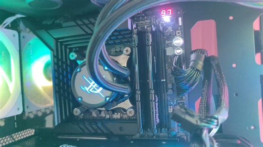 屏幕无信号，键盘无反应，主板错误代码97