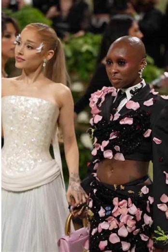 No one gets close to Ariana on Cynthia’s watch. The ultimate protective friend in action.#ariana #cynthia#arianagrande #ProtectiveFriend#CynthiaOnGuard #FriendshipBond#viral