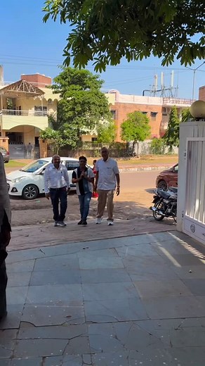 89 reactions · 12 comments | Aawaz ki duniya ka ek aisa naam, jo apni...