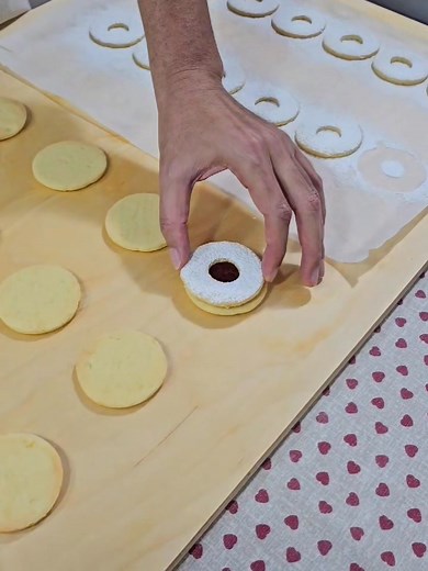 Biscotti occhi di bue 😍 Bellissimi e buonissimi i biscotti di frolla con marmellata o nutella | DovealSud