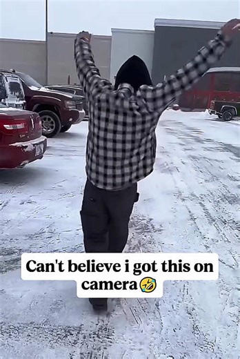 Funny moments of slipping and falling in winter😂🤣🧊❄️#snow #wintercomedy #tiktok #funnymoments #fyp
