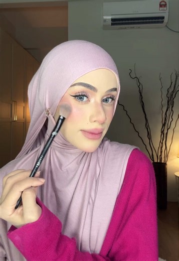 Teknik Bronzer dan Eyeshadow Soft dari Jieha