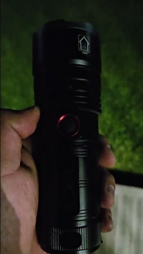Lampara tactica de mano Recargable Usb C Led P70 20,000 Lumenes