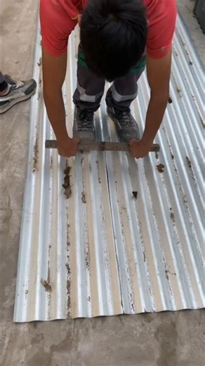 This is how old-school bricklayers cut sheet metal #tips #construction