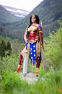 Cosplay character specializing in weapons, armor prepares for Houston's Comicpalooza