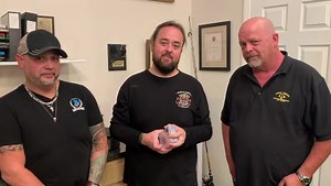 Tonight is the night! Just a few spots remain for our first mystery box break! Four never released, $1,200 Bill Russell 24k gold autographed cards are in the box including many more legendary hall of famers. Every card is an autographed Action Packed 24k series, authenticated and encapsulated by Beckett. Get your spot now at gspawn.com/break . . . #autographs #pawnstars #boxbreak #mysterybox #sportscards #tradingcards #nba #basketballcollectibles #sportscollectibles #sportsmemorabilia #collectin