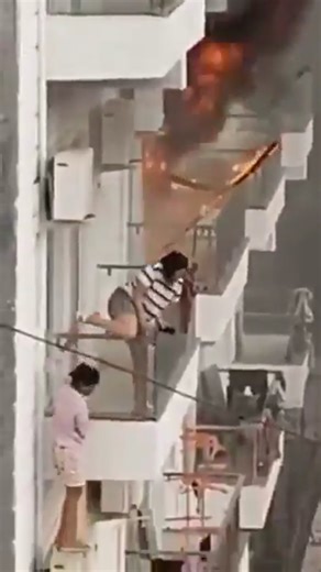 Fire Breaks Out at Annapurna Girls' Hostel, Greater Noida – A Wake-Up Call for Fire Safety! A sudden fire erupted at Annapurna Girls' Hostel in Knowledge Park-3, Greater Noida, on Tuesday evening, triggering panic in the area. The blaze, caused by an air conditioner (AC) blast, spread rapidly, putting lives at risk. Fortunately, the girls present in the hostel managed to escape safely. This incident serves as a crucial reminder of the importance of proactive fire safety measures in residential a