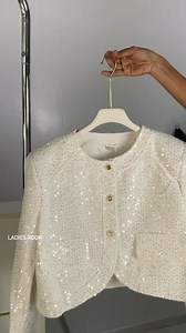 Dress လေးပေါ်က ခြုံဝတ်ကြည့်လိုက် လူကြားထဲမှာ နတ်သမီးလေးတွေ ထင်ပေါ်ပြီး အချေလေးနဲ Hight so ဆန်ဆန်မျိုးလေးထဲက | Ladies Room