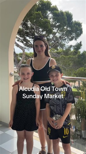 Sunday 🔥🍦🥐🍊 #alcudiamarket #mallorca #soloparenttravel #sundayfunday #singlemom