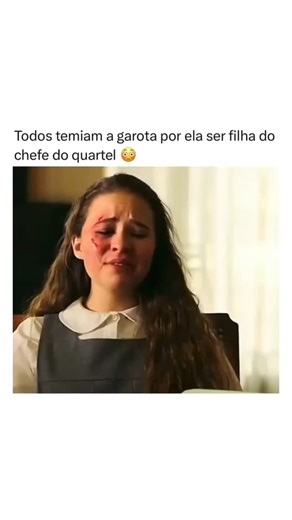 Filmes Todo Dia on Instagram: "👉 Siga @filmestodoaid e descubra o seu novo filme ou série favorita todos os dias. Aqui tem dica boa, surpresa e muito conteúdo que vale o play! 🎥🔥 Na linha tênue entre justiça e caos, Sicario mergulha o espectador em um mundo onde o certo e o errado se confundem. Acompanhamos Kate Macer, uma agente do FBI idealista, que aceita participar de uma força-tarefa secreta contra um poderoso cartel de drogas na fronteira entre os Estados Unidos e o México. Mas o que co