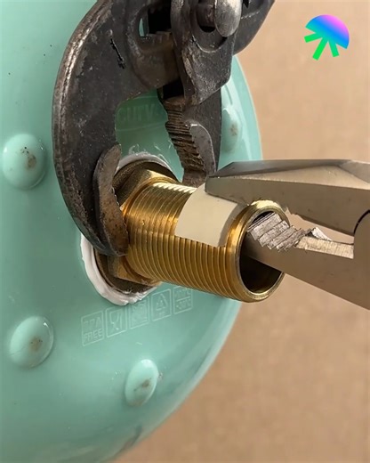 Brass pipe fitting secure | Cuff-Zoned