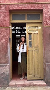 Welcome to Gina and Fer’s gorgeous home in the heart of Merida, Yucatán in Mexico. The home perfectly captures the essence of the Yucatán, full of earthy textures, tropical light, and the spirit of living. We love Vagantes effortless and welcoming design of this gorgeous restored home. | Casitamx Home