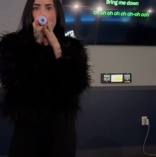 4.6K views · 23 reactions | It’s the wickedly talented Demi Lovato’s 33rd birthday, and to celebrate, the pop star slayed karaoke, even belting out songs from the Wicked soundtrack!  : ddlovato | HELLO! Canada | Facebook
