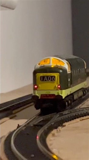 Class 55 preforms light engine with class 43 at speed through Benchester during Christmas 🎄