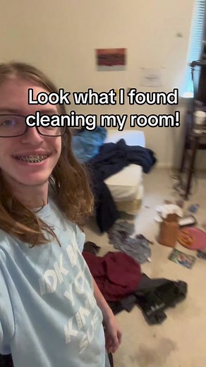 As a roblox streamer i find the wildest things! #robloxstreamer #cleaning #powenvy